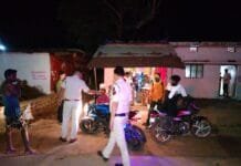 राजनांदगांव: रात्रि गस्त किया गया तथा देर रात घूमने वाले संदिग्ध व्यक्तियों की रोक-ठोक कर गहन पूछताछ की गई…