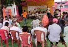 राजनांदगांव : स्टॉल में किसानों को शासन की विभिन्न योजनाओं एवं नवीन तकनीक की दी जा रही जानकारी…