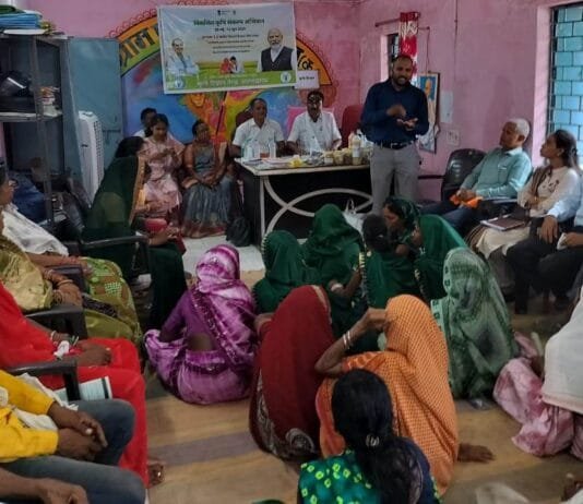 राजनांदगांव : कृषि विज्ञान केंद्र सुरगी के वैज्ञानिक दे रहे नवीन कृषि तकनीक की जानकारी…