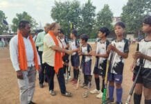 राजनांदगांव : रुद्राक्षम् वेलफेयर सोसाइटी राजनांदगाँव हॉकी लीग मे 5 साल से 21 साल तक के बच्चे ले रहे है भाग…