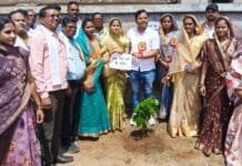 राजनांदगांव : जिला पंचायत अध्यक्ष ने एक पेड़ मां के नाम कार्यक्रम के तहत पौधरोपण किया तथा जल संरक्षण की शपथ दिलाई…