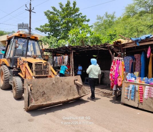 राजनांदगांव: बसंतपुर जिला चिकित्सालय के सामने लगे ठेला, झोपडी निगम का अतिक्रमण दस्ता ने हटाया…