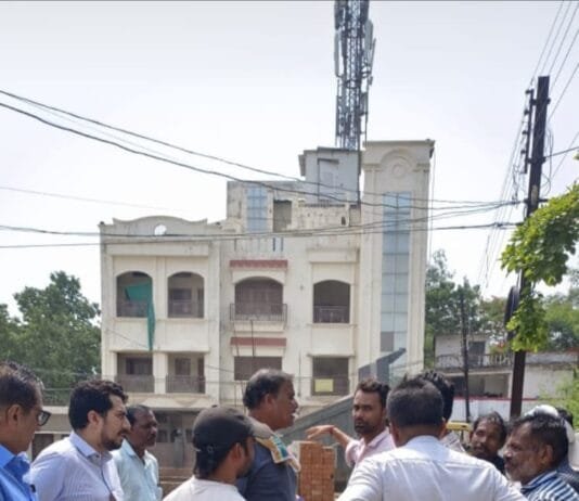 राजनांदगांव : महापौर मधुसूदन यादव मोती तालाब एवं बल्देवबाग में पैदल भ्रमण कर वार्डवासियों से हुये रूबरू…