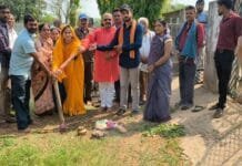 राजनांदगांव : जिला पंचायत अध्यक्ष किरण रविन्द्र वैष्णव ने किया 10 लाख रुपए के विकास कार्यों का भूमिपूजन…