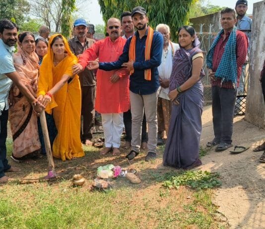 राजनांदगांव : जिला पंचायत अध्यक्ष किरण रविन्द्र वैष्णव ने किया 10 लाख रुपए के विकास कार्यों का भूमिपूजन…