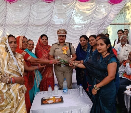 राजनांदगांव : चिखली मे सद्गुरु कबीर प्राकटय महोत्सव मे इंस्पेक्टर तरुणा साहू ने गई पंडवानी…