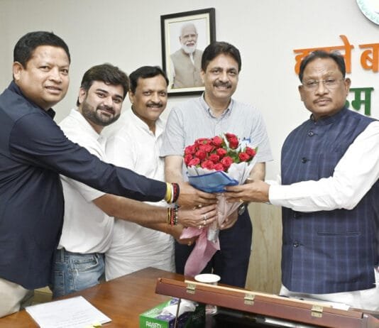 रायपुर : मुख्यमंत्री साय से छत्तीसगढ़ ओलम्पिक संघ के पदाधिकारियों ने की सौजन्य मुलाकात,ओलम्पिक दिवस आयोजन हेतु किया आमंत्रित…