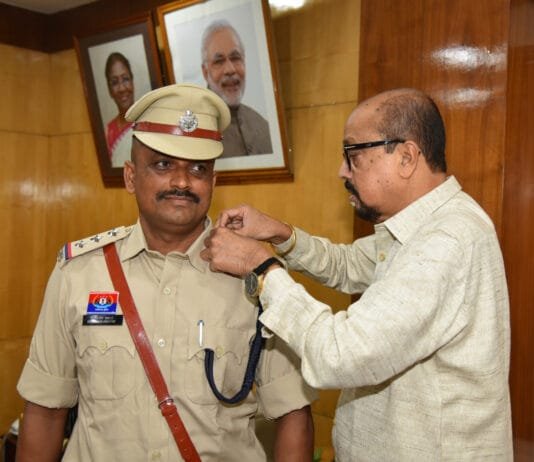 रायपुर : राज्यपाल की सुरक्षा में तैनात निरीक्षक के उप पुलिस अधीक्षक पदोन्नत होने पर स्टार सेरेमनी का आयोजन…