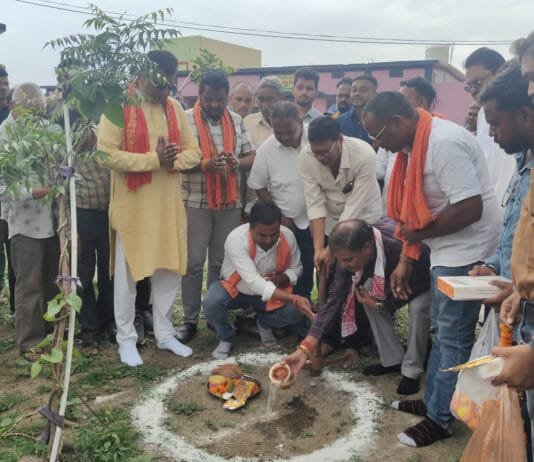 राजनांदगांव: हल्दी वार्ड में सामुदायिक भवन, सीमेंट रोड तथा स्कूल में अतिरिक्त कमरा व शौचालय निर्माण के लिए महापौर ने किया भूमि पूजन…