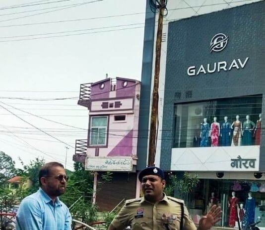 राजनांदगांव : कलेक्टर एवं एसपी ने त्रिनेत्र योजना के तहत राजनांदगांव शहर के विभिन्न स्थानों में लगाए जा रहे सीसीटीवी कैमरा का किया निरीक्षण…