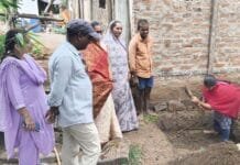 राजनांदगांव : मोर गांव मोर पानी अभियान अंतर्गत ग्राम मोहड़ में बारिश के पानी के संचय एवं भू-जल स्तर में वृद्धि के लिए प्रधानमंत्री आवास योजना-ग्रामीण के हितग्राहियों के आवास में श्रमदान से किया जा रहा सोख्ता गड्ढा निर्माण…