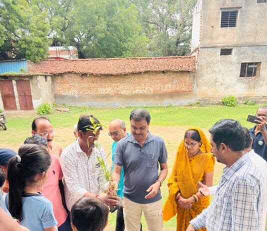 राजनांदगांव : वार्ड निरीक्षण के लिए महापौर सुबह पहुॅचे वार्ड नं. 26, सामुदायिक भवन एवं पुलिया निर्माण के लिए किया स्थल निरीक्षण…