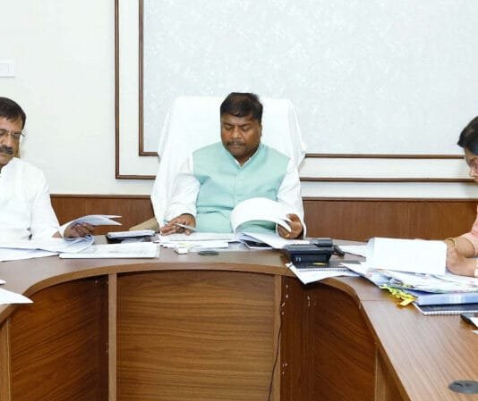 रायपुर : रासायनिक खादों की कालाबाजारी बर्दास्त नहीं, समितियों में खाद का हो पर्याप्त भण्डारण: मंत्री केदार कश्यप…