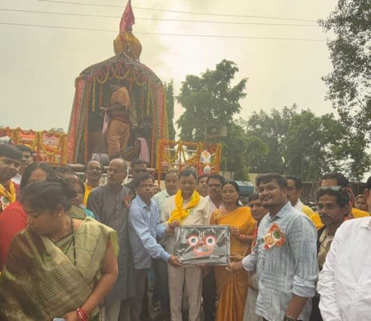 रायपुर : उद्योग मंत्री लखन लाल देवांगन दादर खुर्द, बालको नगर और खरमोरा के रथ यात्रा में हुए सम्मिलित…