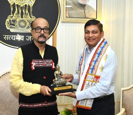 रायपुर : राज्यपाल डेका नेे मुख्य सचिव जैन को सेवानिवृत्ति पर दी शुभकामनाएं…