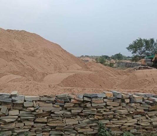 रायपुर : रेत के अवैध भंडारण पर ग्राम बरबसपुर में बड़ी कार्रवाई…