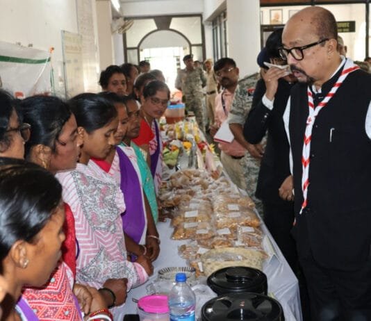 रायपुर : राज्यपाल रमेन डेका ने टीबी मरीजों को पोषण आहार किट वितरण किया…