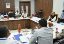 रायपुर : डेका ने जिले के विकास कार्याे का किया अवलोकन एवं जिला स्तरीय अधिकारियों की ली समीक्षा बैठक…