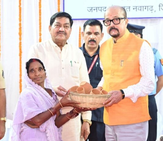 रायपुर : गोद लिए ग्राम टेमरी में राज्यपाल रमेन डेका का प्रेरक प्रवास – जनसंवाद, विकास और जनभागीदारी की मिसाल…