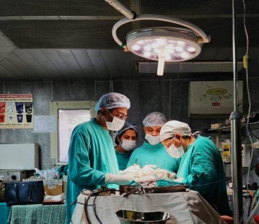 रायपुर : पंडित जवाहरलाल नेहरू चिकित्सा महाविद्यालय एवं अम्बेडकर अस्पताल में हुई जटिल ट्रेकियल स्टेनोसिस बीमारी की सफल सर्जरी…