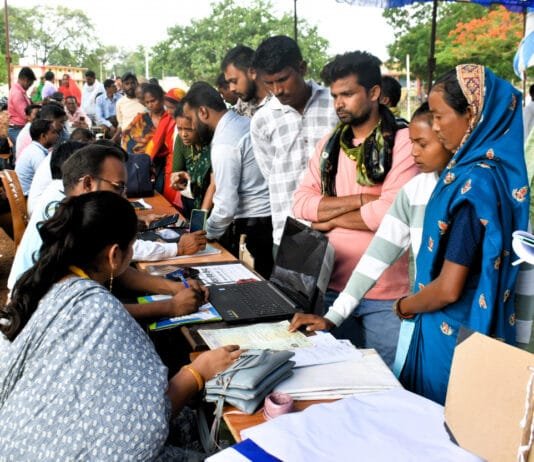 रायपुर : धरती आबा ग्राम उत्कर्ष शिविरों से सैकड़ों हितग्राही लाभान्वित…