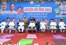 अंतर्राष्ट्रीय योग दिवस : भागदौड़ और तनावपूर्ण जिंदगी में खुद को स्वस्थ रखने का सबसे आसान उपाय है योग – राज्यपाल डेका…