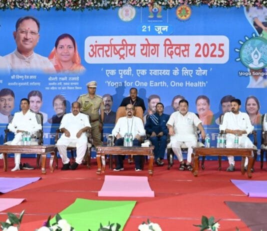अंतर्राष्ट्रीय योग दिवस : भागदौड़ और तनावपूर्ण जिंदगी में खुद को स्वस्थ रखने का सबसे आसान उपाय है योग – राज्यपाल डेका…
