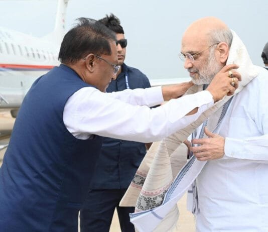 रायपुर : केंद्रीय गृह मंत्री अमित शाह के छत्तीसगढ़ आगमन पर मुख्यमंत्री विष्णुदेव साय ने स्वामी विवेकानंद एयरपोर्ट पर किया स्वागत…