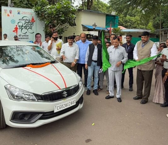 रायपुर : उद्योग मंत्री ने 11 शासकीय वाहनों को हरी झंडी दिखाकर किया रवाना…