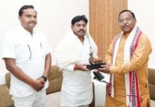 रायपुर : उत्तरप्रदेश के राज्य मंत्री संजय सिंह गौड़ ने मंत्री श्री रामविचार नेताम से की मुलाकात…