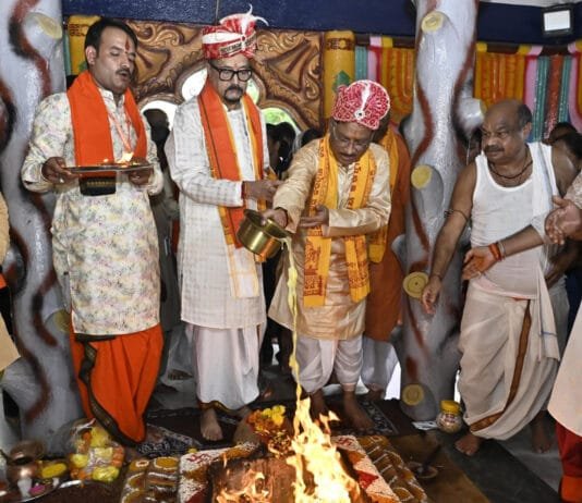 रायपुर : मुख्यमंत्री विष्णु देव साय भगवान जगन्नाथ की रथ यात्रा में हुए शामिल : छेरापहरा की रस्म अदायगी कर मांगा प्रदेशवासियों के लिए आशीर्वाद…