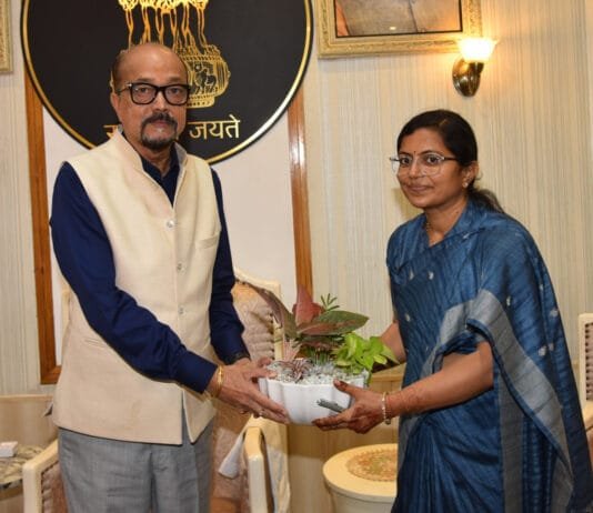 रायपुर : राज्यपाल डेका से छत्तीसगढ़ राज्य ग्रामीण आजीविका मिशन संचालक ने की मुलाकात…