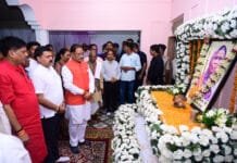 रायपुर : मुख्यमंत्री विष्णु देव साय ने स्वर्गीय बसंती पैंकरा को अर्पित की विनम्र श्रद्धांजलि…