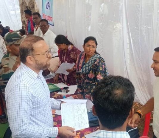 राजनांदगांव : कलेक्टर ने राजस्व शिविर में आमजनों की सुनी समस्याएं…