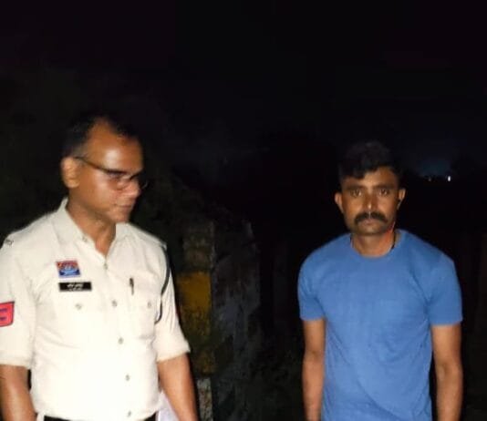 राजनांदगांव: चिखली पुलिस की अवैध शराब परिवहन एवं बिक्री करने वाले के विरुद्ध कार्यवाही…