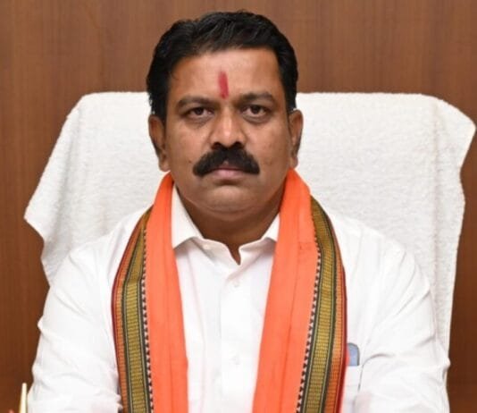 रायपुर : शहीदों के परिजनों को मिलेगा विभाग चुनने का विकल्प, मुख्यमंत्री विष्णुदेव साय का आभार- उप मुख्यमंत्री विजय शर्मा…