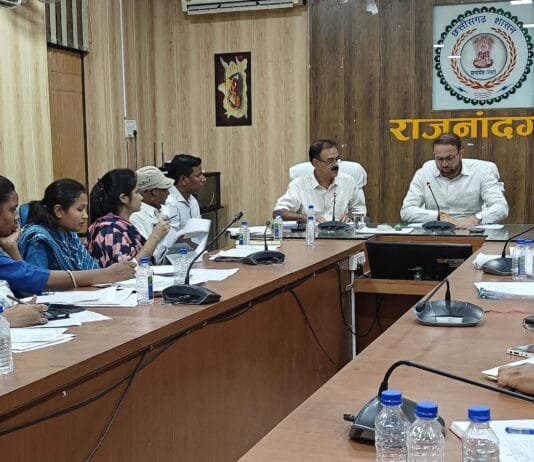 राजनांदगांव : कलेक्टर ने बिना किसी पूर्व सूचना के कार्य बंद करने पर कान्ट्रेक्टर्स को कड़ी चेतावनी देते हुये अनुबंध निरस्तीकरण की अंतिम सूचना देने के दिए निर्देश…