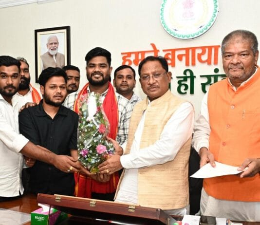 रायपुर : मुख्यमंत्री साय से रजक समाज के प्रतिनिधि मंडल ने की सौजन्य भेंट, राज्य स्तरीय युवा सम्मेलन में शामिल होने का दिया आमंत्रण…