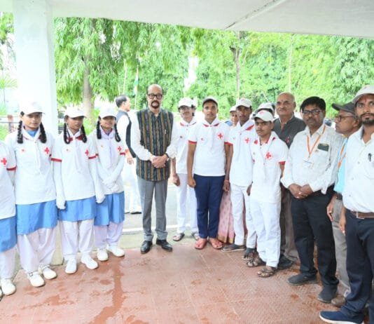 रायपुर : राज्यपाल रमेन डेका से रेड क्रॉस जिला शाखा महासमुंद के प्रतिनिधियों ने की भेंट, गतिविधियों की दी जानकारी…