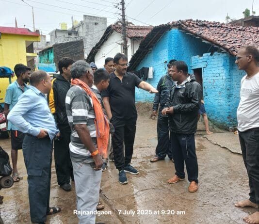 राजनांदगांव : निगम आयुक्त शहर का भ्रमण कर पानी भरान क्षेत्रों का लिया जायजा…