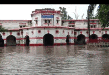 राजनांदगांव : तीन दिनों की लगातार बारिश से शहर के कई क्षेत्रों में गली-मोहल्लों और सड़कों तक भरा पानी…