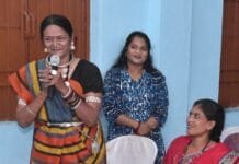 राजनांदगांव : 62 वर्षीय जेसीबी दीदी दमयंती सोनी जेसीबी, चेन माउंटेन और हाईवा जैसी भारी मशीनरी वाहनों को आसानी से ऑपरेट कर दे रही अपनी कौशल और साहस का परिचय…