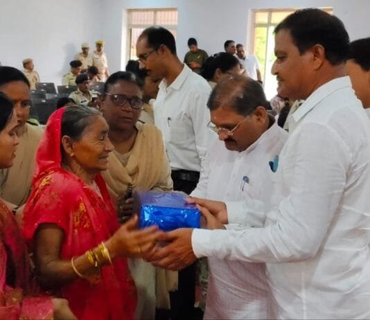 राजनांदगांव : महापौर मधुसूदन यादव ने मदनवाड़ा में हुये शहीदों को दी श्रद्धांजलि…