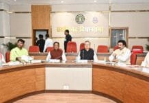 रायपुर : विधानसभा अध्यक्ष डॉ रमन सिंह की अध्यक्षता में विधानसभा के समिति कक्ष में कार्य मंत्रणा समिति की बैठक आयोजित की गई…