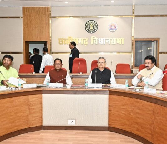 रायपुर : विधानसभा अध्यक्ष डॉ रमन सिंह की अध्यक्षता में विधानसभा के समिति कक्ष में कार्य मंत्रणा समिति की बैठक आयोजित की गई…