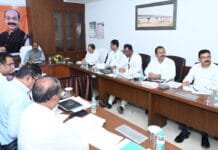 रायपुर : दिसम्बर तक सभी सड़कों को करें गड्ढामुक्त – अरुण साव…