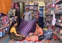 राजनांदगांव : लखपति दीदी कुसुम साहू रेडिमेड कपड़ा दुकान एवं अगरबत्ती निर्माण व पैकेजिंग से बनी सफल उद्यमी…