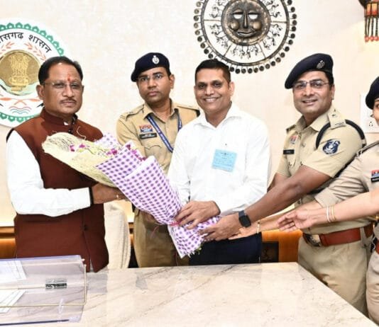 रायपुर : मुख्यमंत्री विष्णु देव साय से राज्य पुलिस सेवा अधिकारियों ने की सौजन्य भेंट…