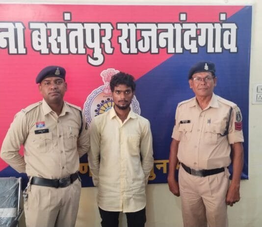 राजनांदगांव: प्रार्थी से शराब पीने के पैसे की मांग करने वाले तीसरे फरार आरोपी को पुलिस ने किया गिरफ्तार…