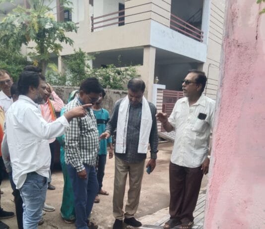 राजनांदगांव : महापौर मधुसूदन यादव वार्ड निरीक्षण में सुबह पहुॅचे लखोली केशर नगर, जनता कालोनी साफ सफाई एवं निर्माण कार्य का लिया जायजा